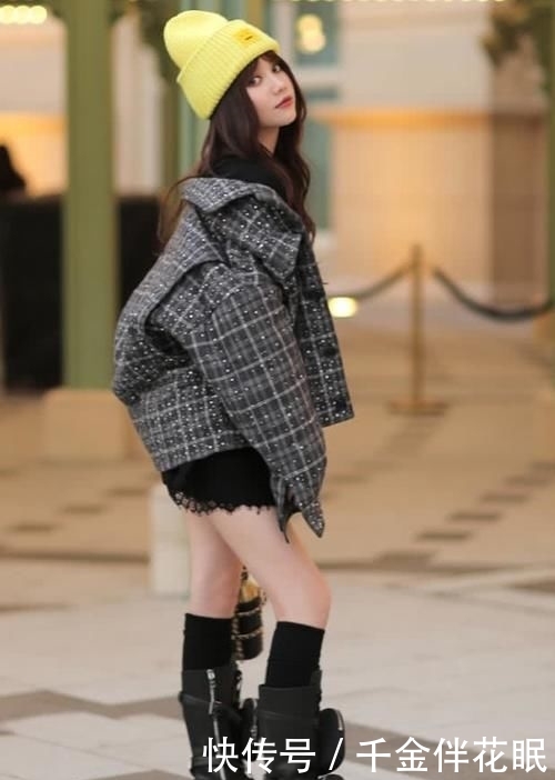 「就能够让」早就说马丁靴out了,这双“耳机靴”才是爆款,配短裙巨显腿长