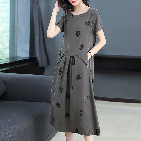 天呐，老婆穿上新流行的“减龄裙”，简直太年轻，45岁像25岁