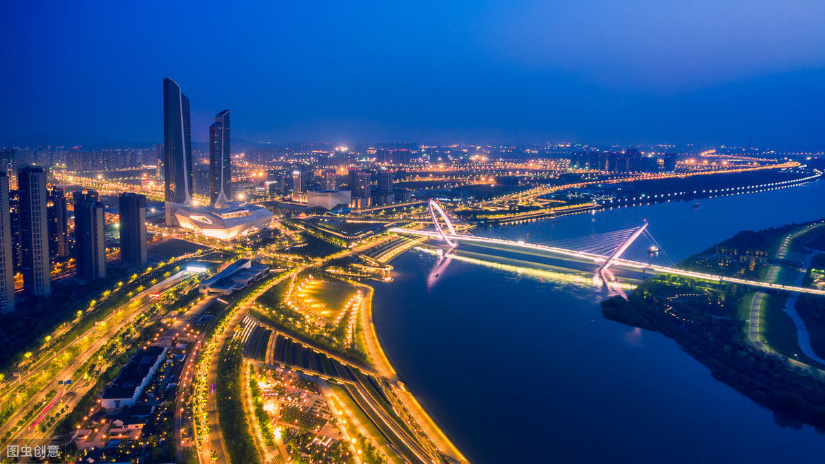 五一最受欢迎的十大城市，北京第一，重庆未上榜，网友回复不科学