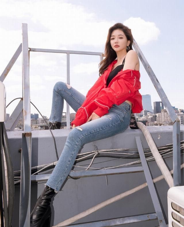 「美女」美丽时尚的牛仔裤美女,气质迷人!