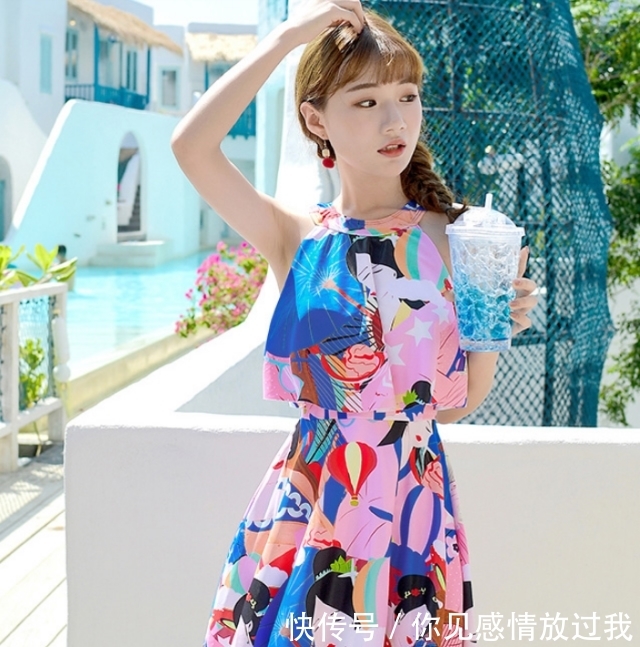 靓丽模特鼓浪屿写真，连衣裙吸引人，这样的小姐姐你会不喜欢？