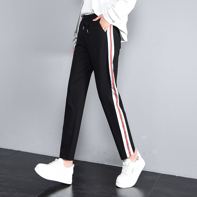 现在女人越来越会穿，棉麻衣+平底鞋，美出新高度，这才叫洋气