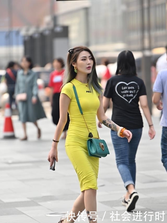  『搭配一双』长腿配美鞋最吸睛！一个会穿又会拍的潮人，首先你要有一双高跟鞋