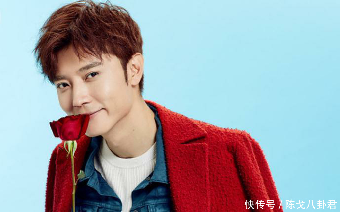 张丹峰出轨风波后为继子庆生，站在一起被调侃更像哥弟俩，一家人