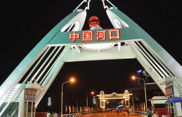 中越边境集市，很多越南人在中国卖菜，你会买吗