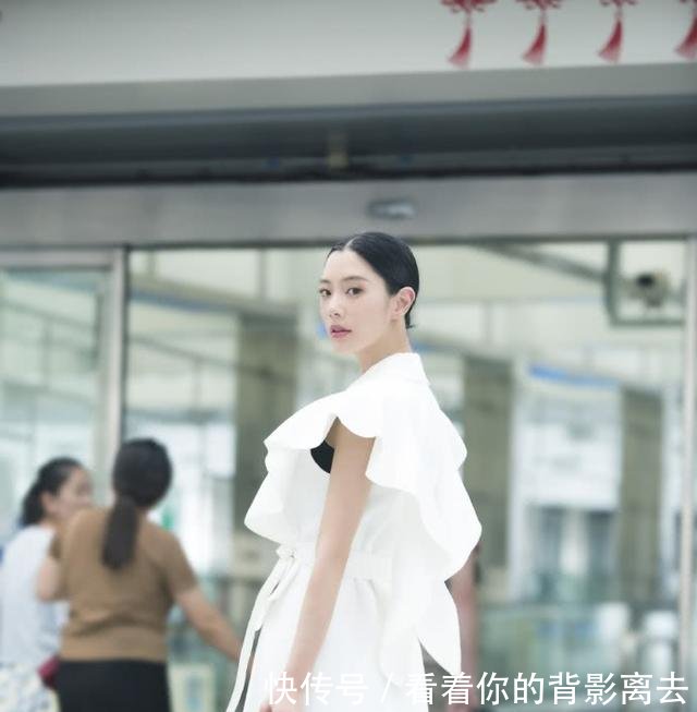 “亚洲第一美女”克拉拉，完美身材引无数宅男围观