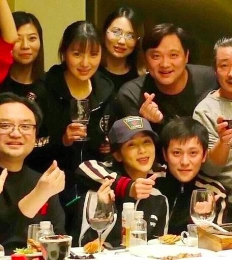 杨紫深夜秒删微博疑似分手 团队称只是少女喝多了酒闲的