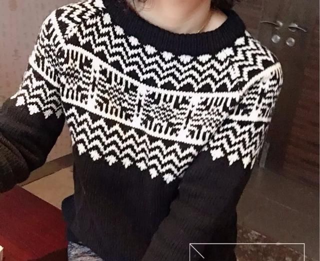  #图解#从下往上织女士棒针提花毛衣，黑白搭配经典时尚（附图解）