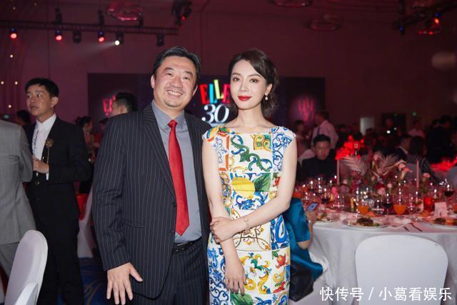 一大早就被旗袍女神陈数惊艳到了，浓墨重彩的旗袍衬托出端庄优雅