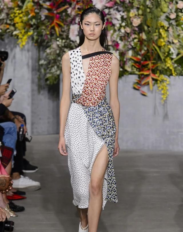  撞色拼接@作为一枚精致的女生,衣橱里需要哪些基础款的时尚单品?