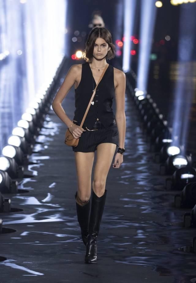  『新款』以新生代模特儿Kaia Gerber命名：Saint Laurent 新款包KAIA