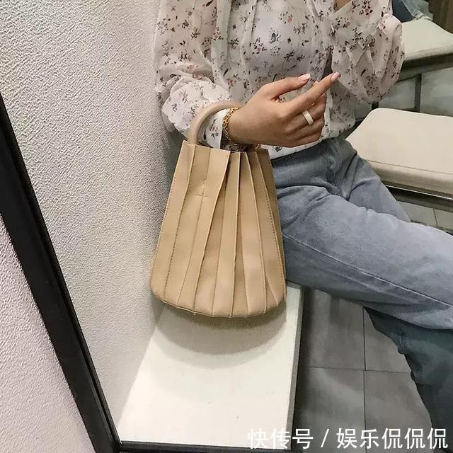  【款包包】精致时髦的包包也是凹造型神器，整体造型加分不少