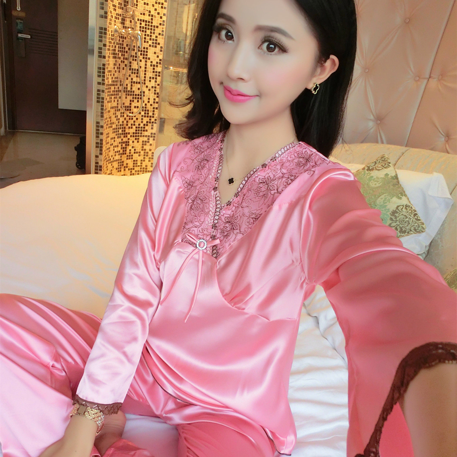 难怪女人洗完澡不穿衣服!瞧瞧下面女人这样穿，清凉性感魅力四射