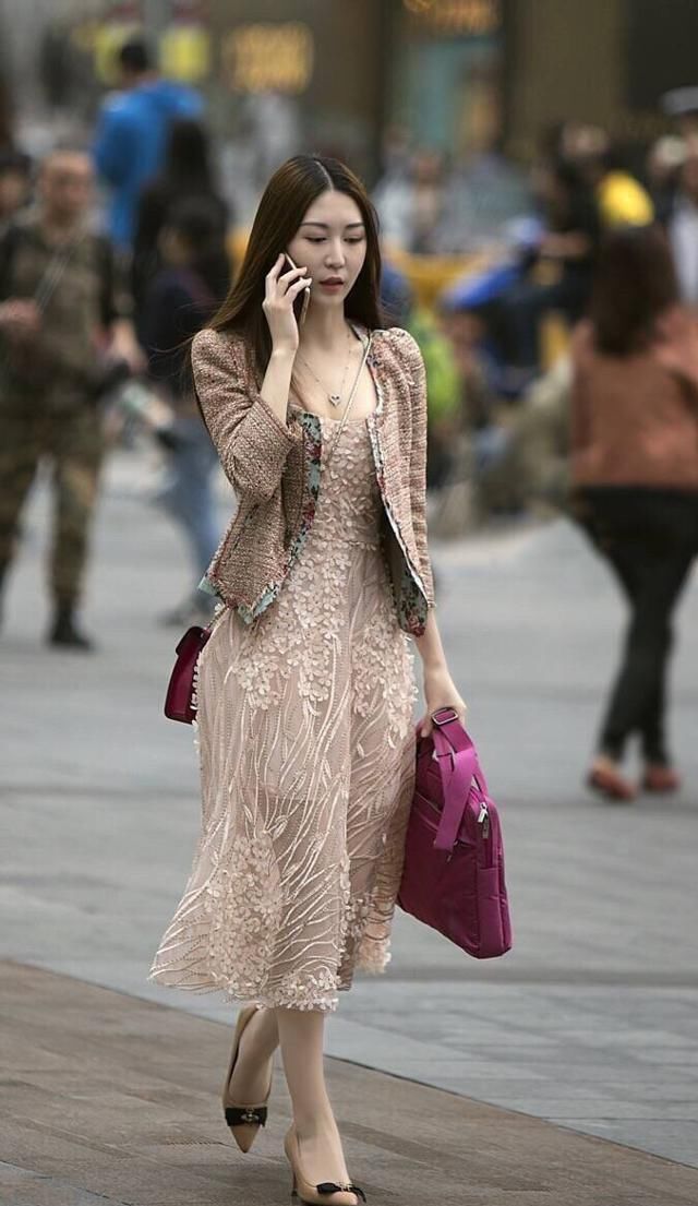  【春末】春末夏初穿连衣裙，搭配一件粗花呢外衣，保暖又显气质优雅