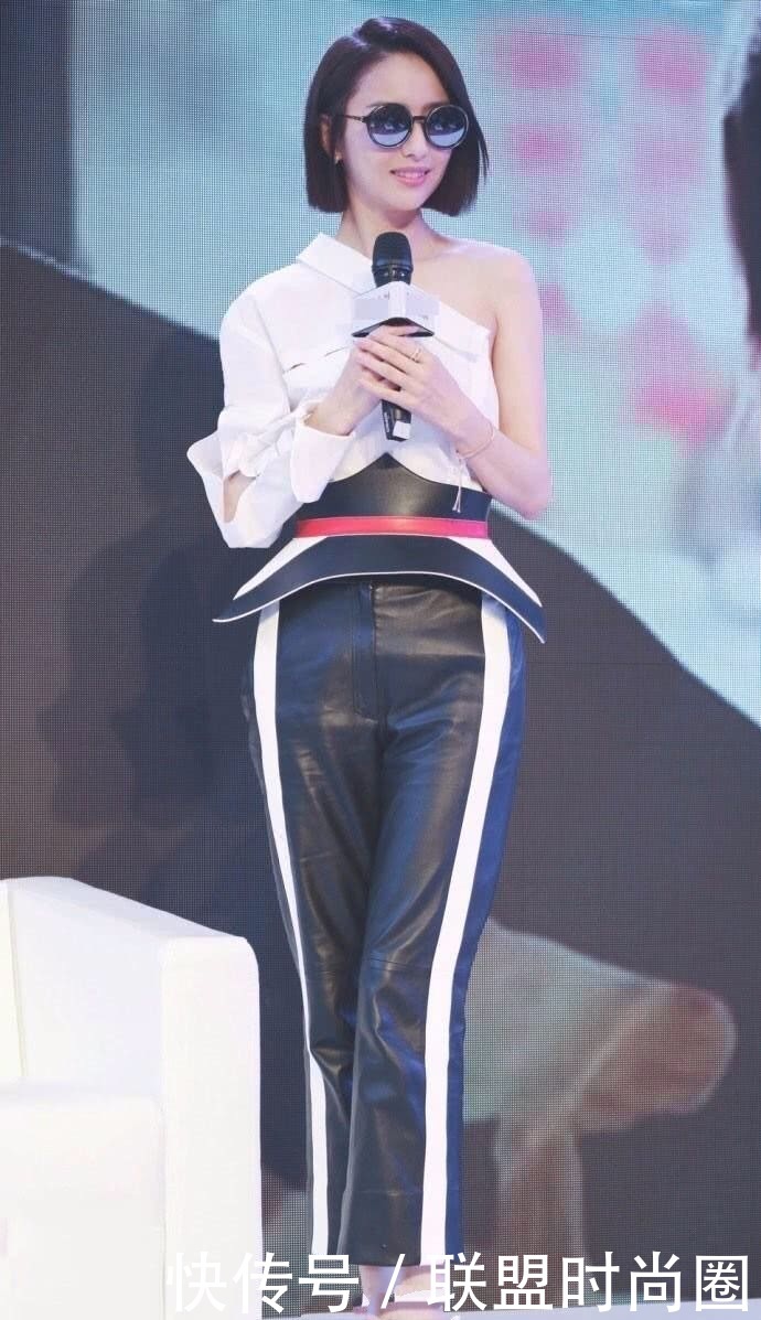 佟丽娅太狠了！这么窄的皮裙也要硬塞进去，网友：为了美豁出去了