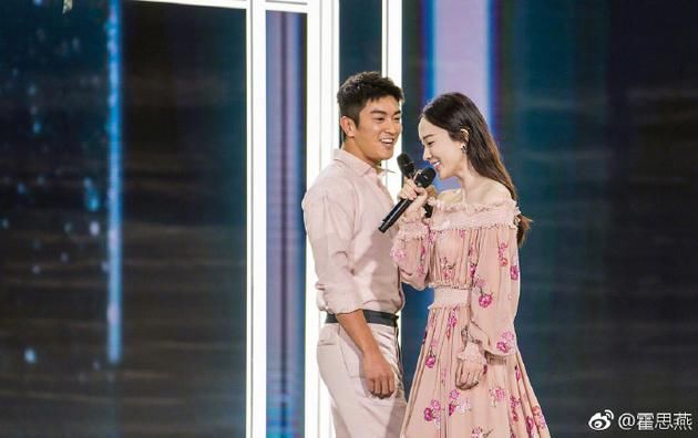 杜江承认唱歌僵硬 霍思燕调侃喜得智能机器人老公