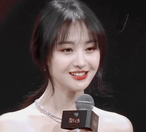 微博之夜郑爽照片