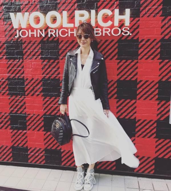 石原里美香港游这样穿?明星型人都爱的黑白配这样穿才好看:最简单