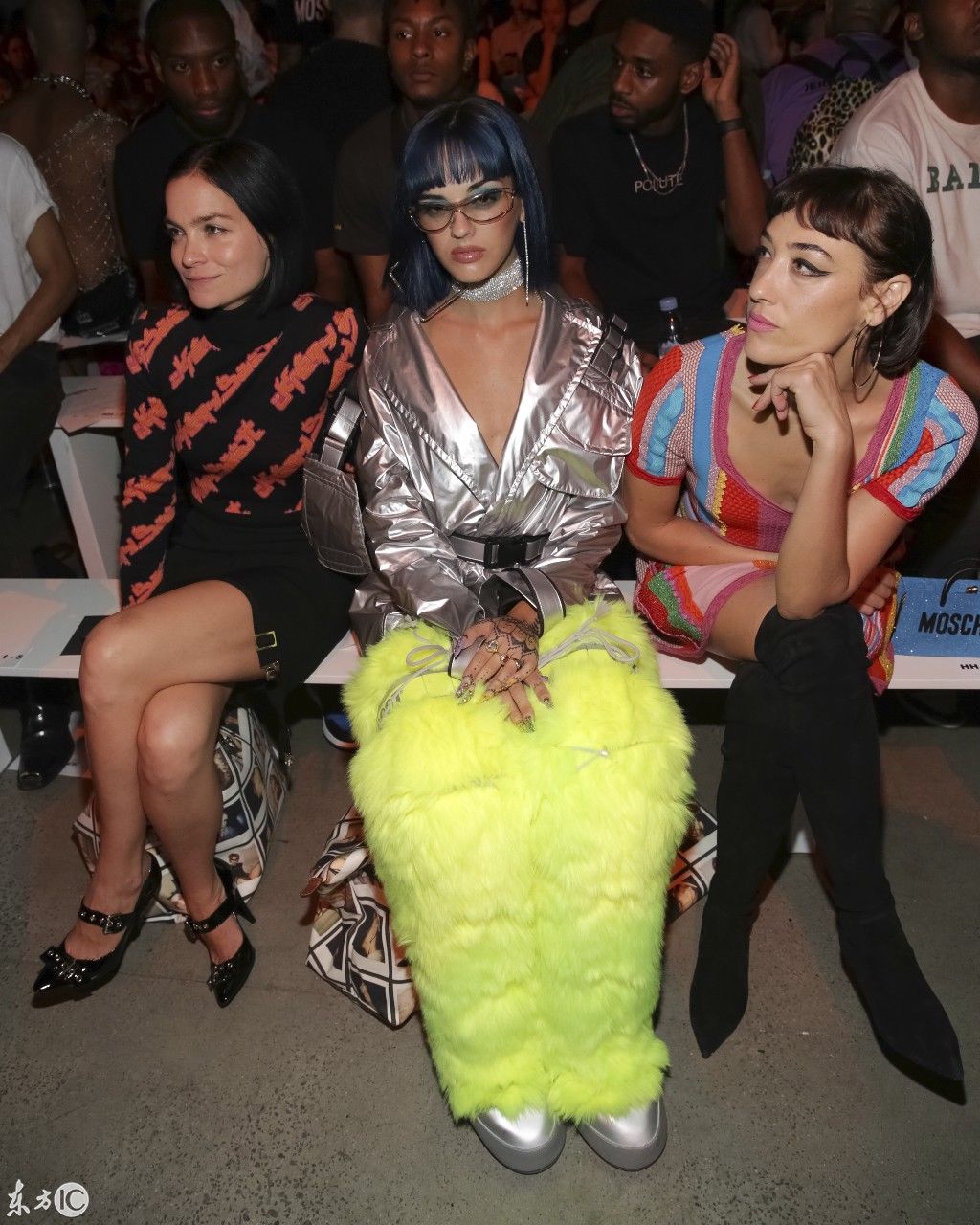 明星潮人在纽约时装周看秀，有一位中国女明星，也被邀请参加