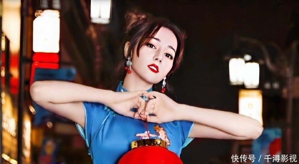  #迪丽热巴#别再扎马尾了，今年最火“双丸子头”热巴都在扎，简直好看到犯规