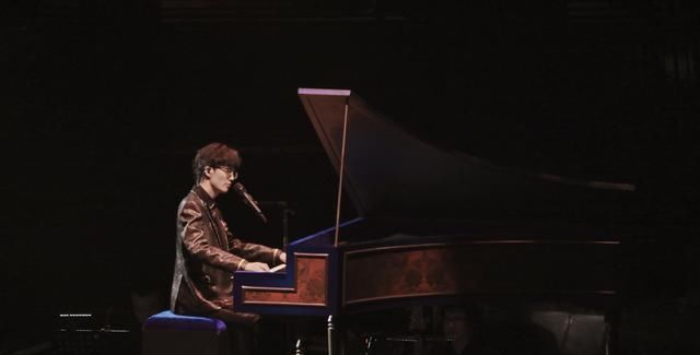  『广东雨神』他一夜成名，一首歌赚一个亿，如今成过气网红真的不亏！