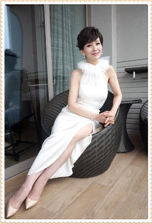 赵雅芝真把自己当少女了？63岁穿23岁裤子，网友：奶奶别装了！