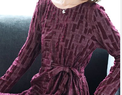 45岁妈妈喜欢穿裙子,入秋都是穿这样的秋裙,又瘦又高简直美呆