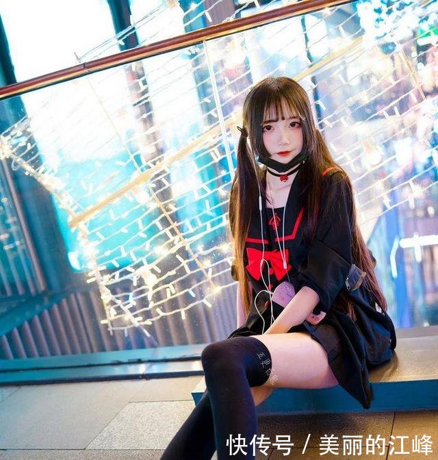绝对领域制服cosplay，黑丝美腿让人沦陷