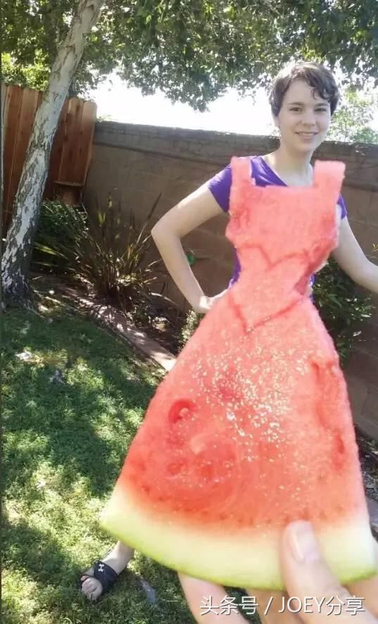 不穿衣服“穿”西瓜!“西瓜裙”风靡媒体，这下可凉快了