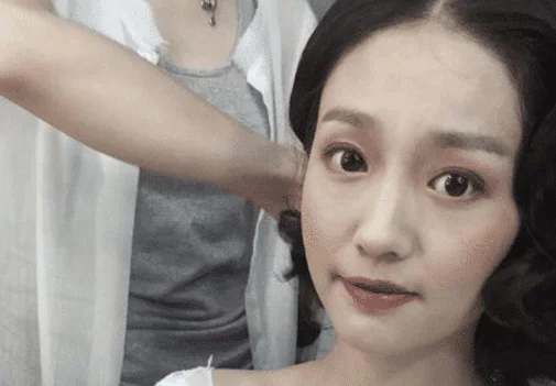 %title插图%num “绿地事件”处理结果:高管被开除!95年“女主”学历太普通?-SSAMAO-图片资源网