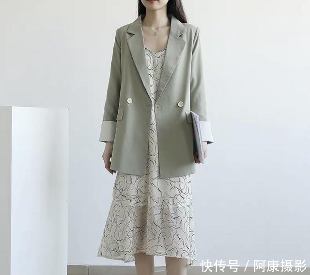  『女人味』优雅的温柔系穿搭是真爱，简约时髦不乏女人味，柔美得“不像话”