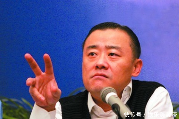 影帝”周立波再出新花样，转发“网友”爆人黑料，疑似其小号