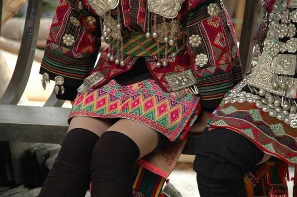 这个苗寨，所有姑娘的裙子只有16cm!男生都喜欢这个地方