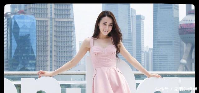 迪丽热巴的脚背和地面都快垂成一条直线了，网友怎么走路