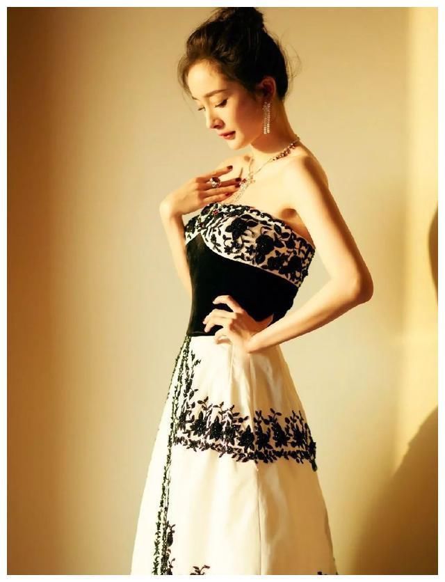 中美法女星抹胸长裙秀身材，网友:差距太明显