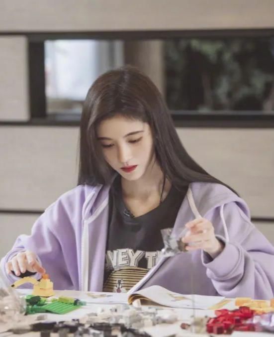  『好看』春季卫衣如何搭配才好看？我怕你看完，追着问我要链接！