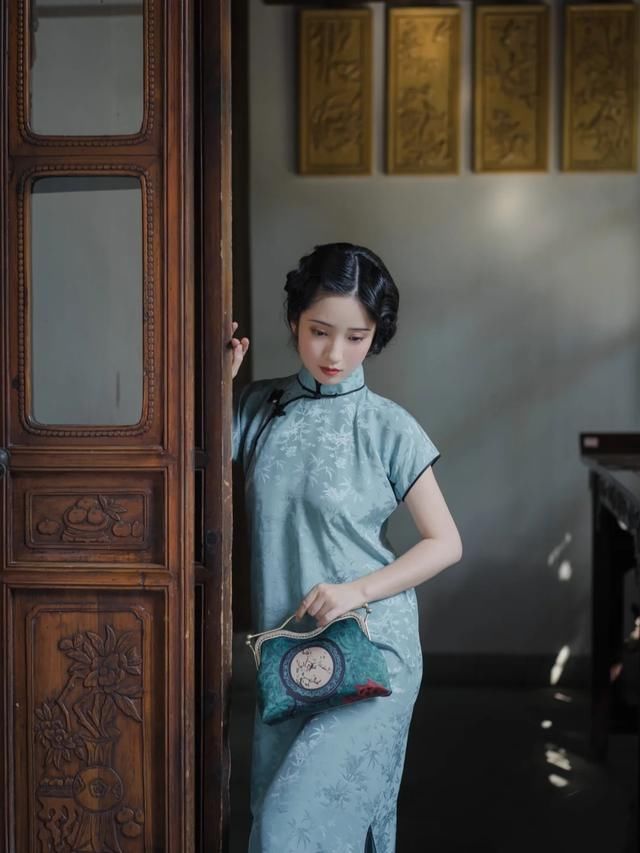  #面料#旗袍是女人永远的浪漫，看完这些旗袍，你还不动心吗？