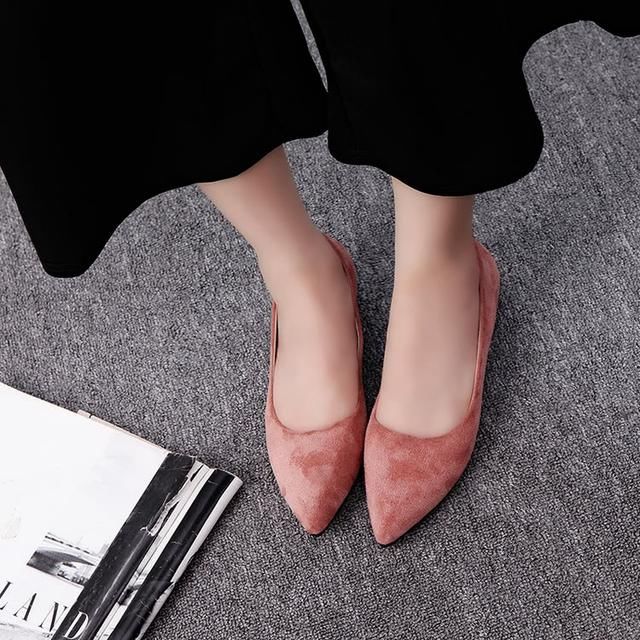 现在流行新款瓢鞋，真是让人心动，让你时髦一整个秋天