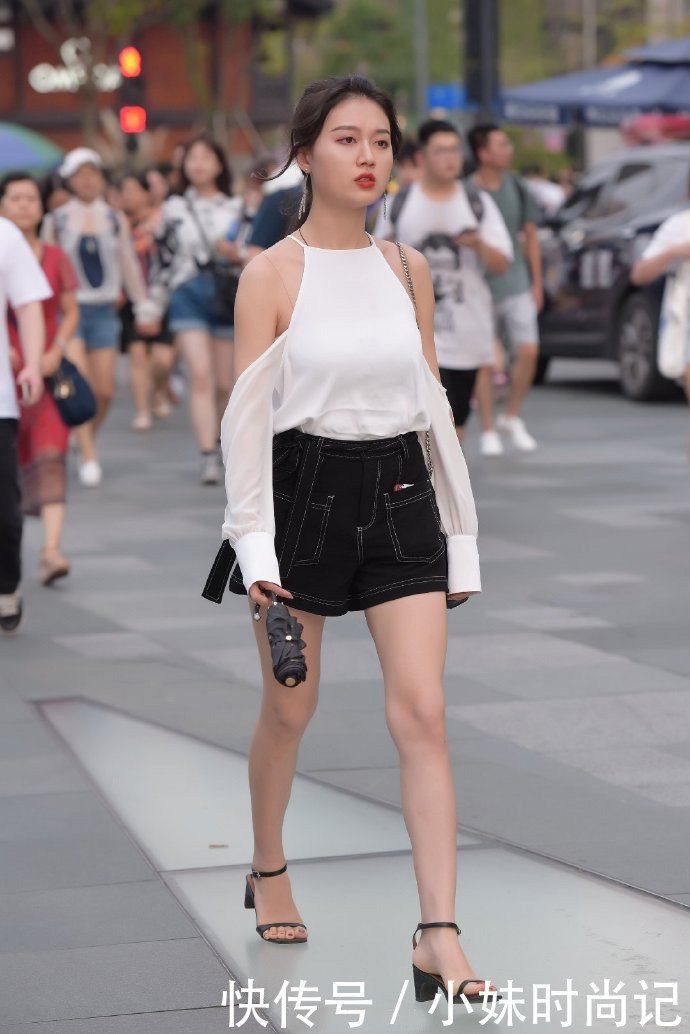  气质■街拍：时尚的短裤穿搭靓丽耐看,大方呈现你的身材和气质