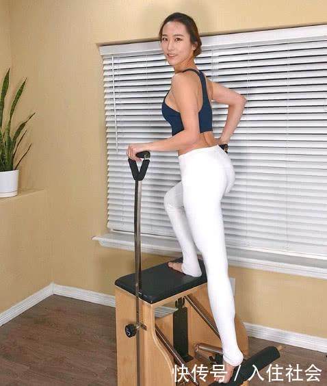 韩国健身美女生完孩子后, 圈10万粉丝, 却都猜出她的年龄