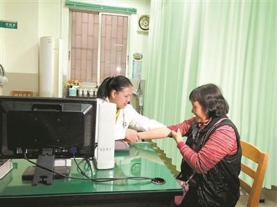  「社区卫生服务」首张“4+7”药品处方 药费降幅达76.8%