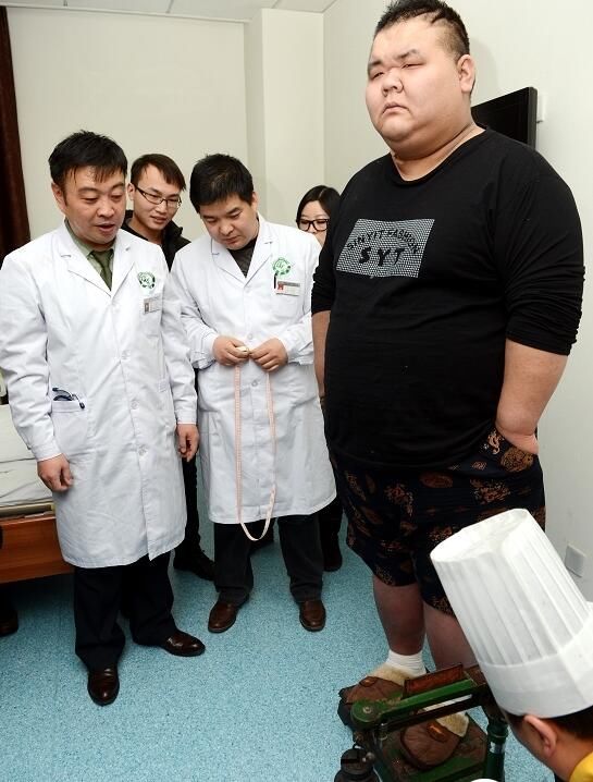 中国胖子体重超500斤，女友体重94斤，身材娇小，为爱减肥300斤!