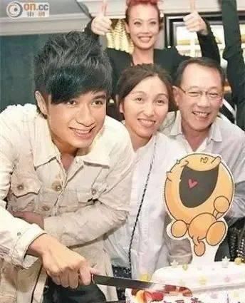 小说集:成名29年,与助手娶妻生子...小说集里的小故事如愿以偿了!