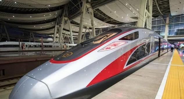             中国高铁每年亏损上万亿，为何依旧不断修建？看完就