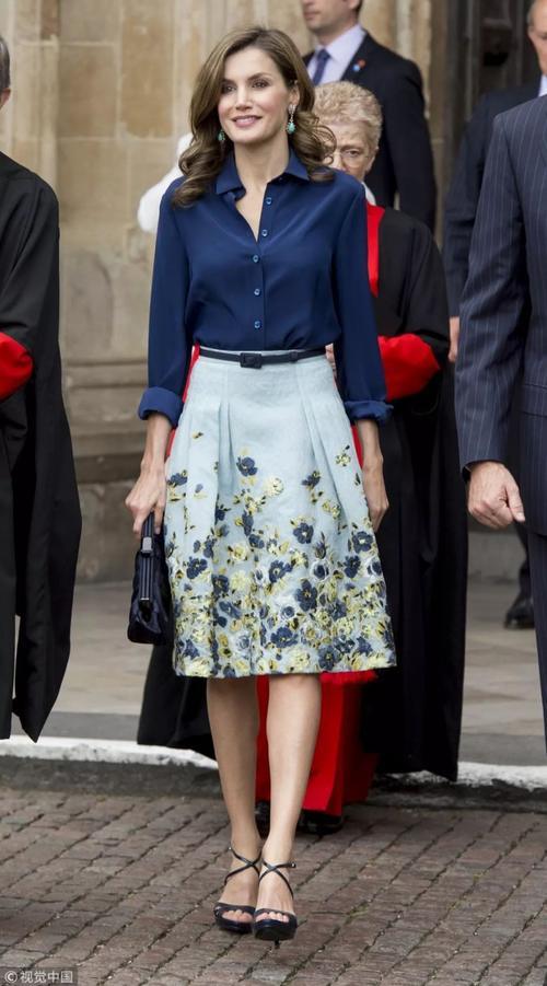 穿出优雅夏日风，我听这位西班牙王后的