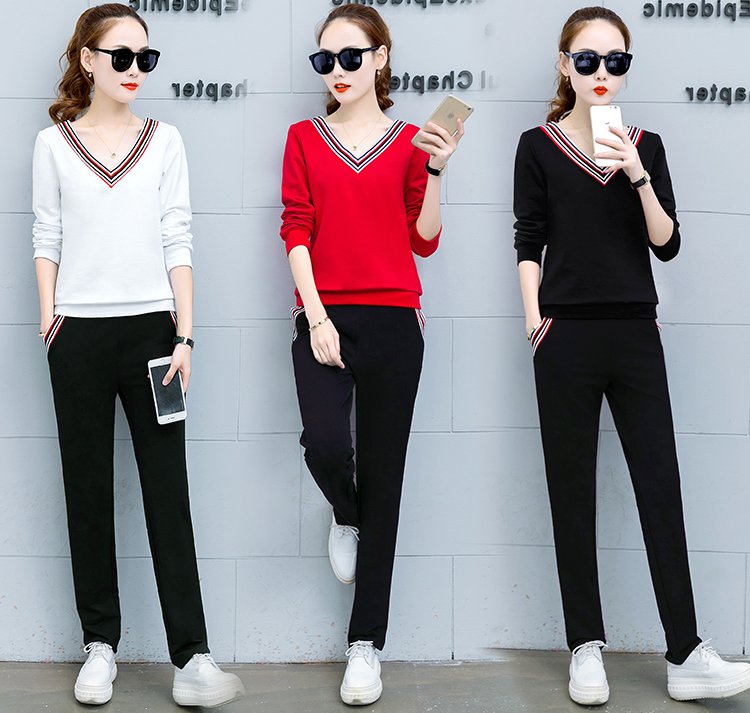 比裙子流行百倍的套装，这女人穿一个比一个惊艳，美到看不出年龄