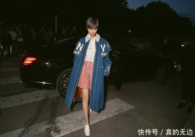 李宇春这霸气模样像视察机场，衣服穿成这样，够时尚的
