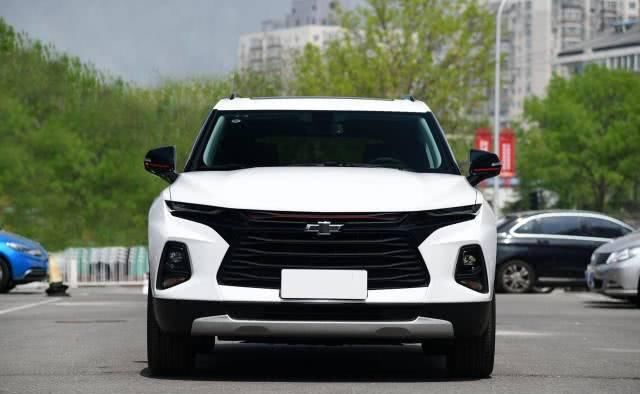  高配：中高配只卖丐版途昂价，237匹有9AT支持，5米大7座油耗7.4L