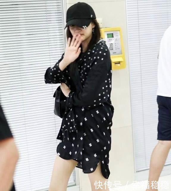 关晓彤把妈妈的衣服拿出来穿，不仅不显老，身材还显得那么好！