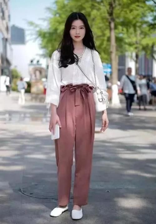  『不妨』搞定“搭配盲点”，不妨试试经典的白色，轻松穿出简约大方既视感
